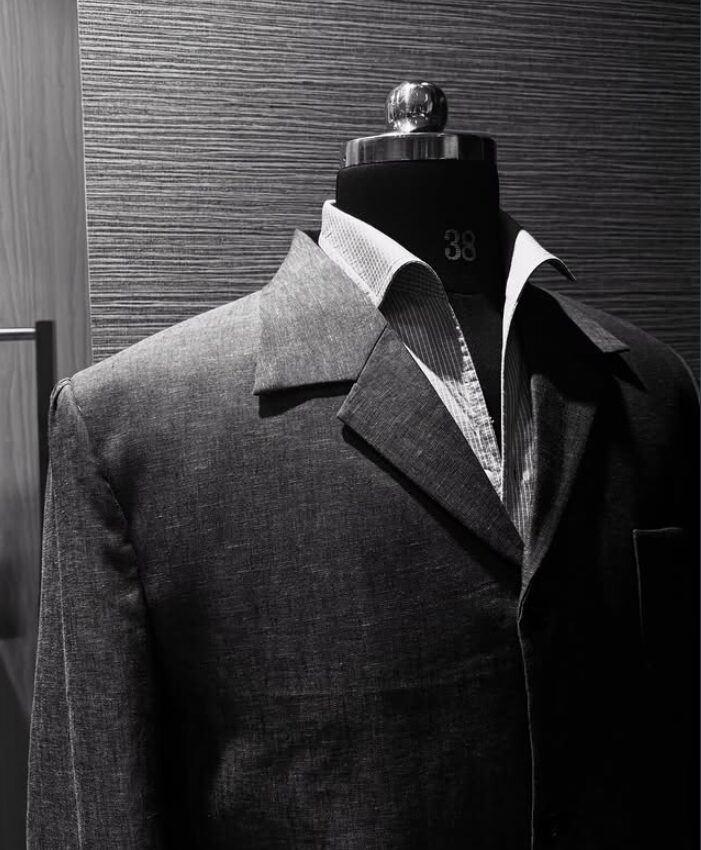 A premium linen suit for men designed with breathable linen fabric and refined tailoring, offering timeless elegance for weddings, business occasions, and summer formalwear.